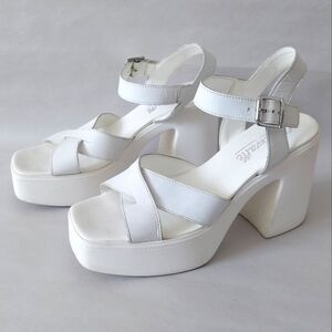 L'intervalle Platform Sandals Size 40 EU White Leather Strappy Comfort Buckle